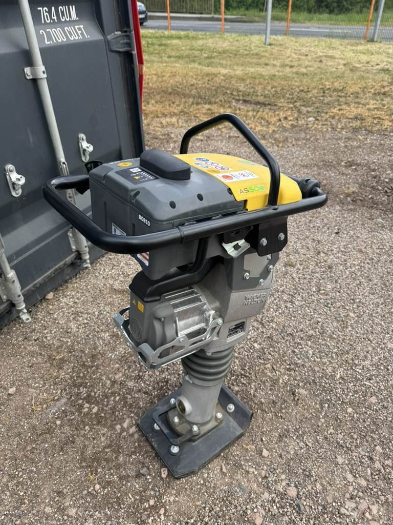 Akku-Vibrationsstampfer Dreiviertelansicht