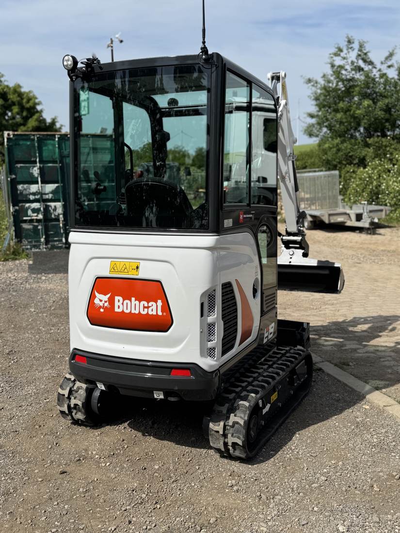 Bobcat E19 Minibagger, Frontansicht mit Bobcat-Logo, Tagesmiete in Alzey